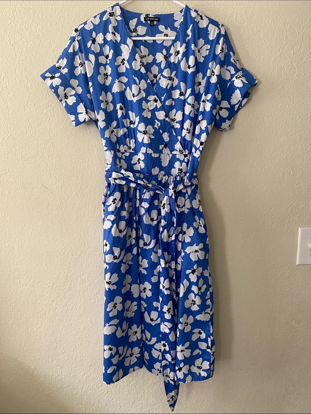 Who What Wear Blue and White Floral Wrap Midi Dress with Pockets - Picture 2 of 14